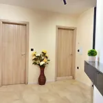South Bay Luxury Daire